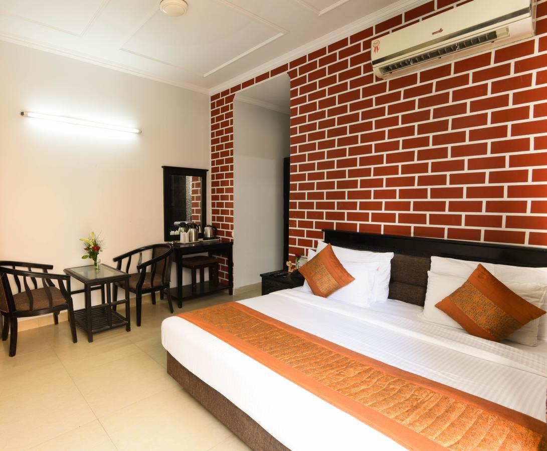 Hotel Sunrise Delhi  Bagian luar foto