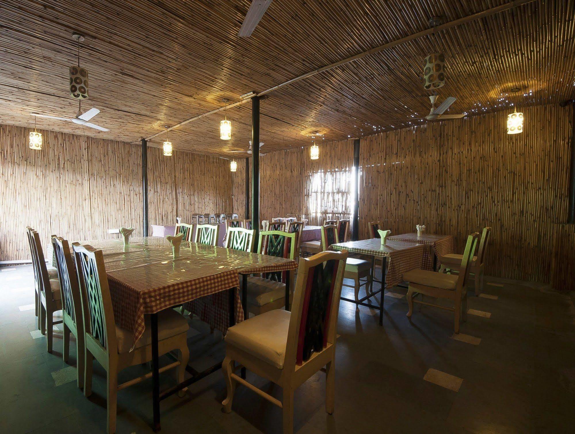 Hotel Sunrise Delhi  Bagian luar foto