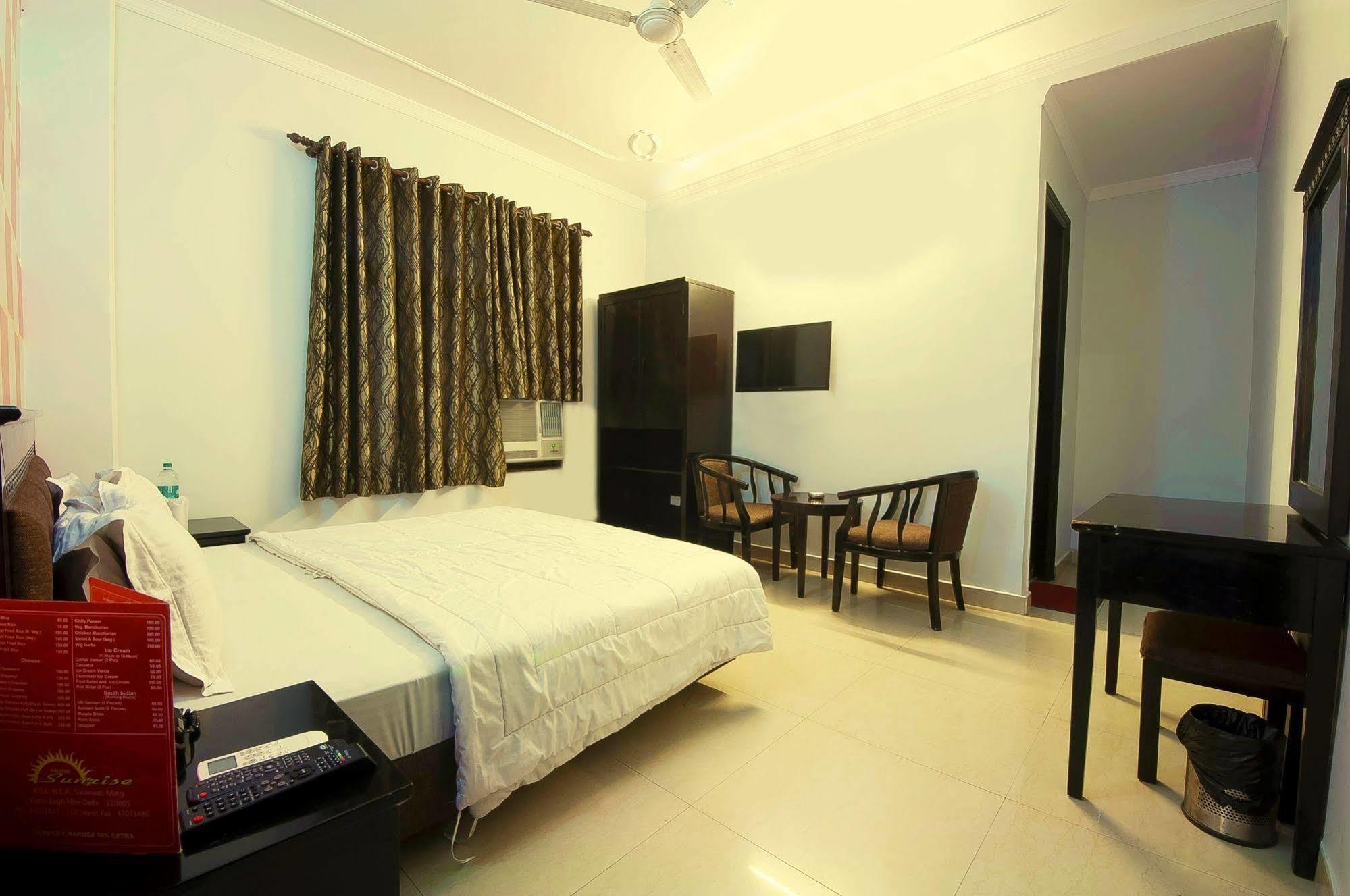 Hotel Sunrise Delhi  Bagian luar foto